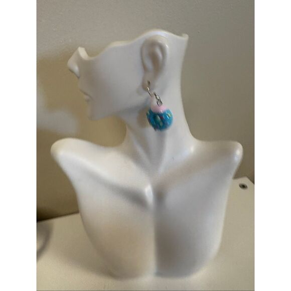 Frosted donut statement earrings - Picture 2 of 3